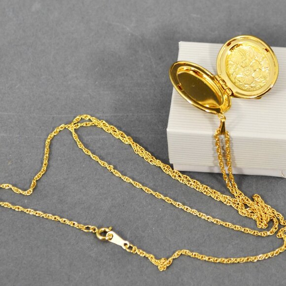 1990 Avon Tender Touches Locket Necklace - Picture 3 of 6